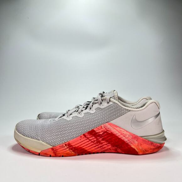 Nike Metcon 5 Grey Platinum Red Fade Training Shoes A02982-004 Women's Size 8.5 - Picture 4 of 10